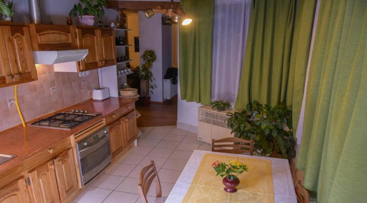 Erzsebet Vendeghaz Es Apartman Hajdúszoboszló Exteriör bild