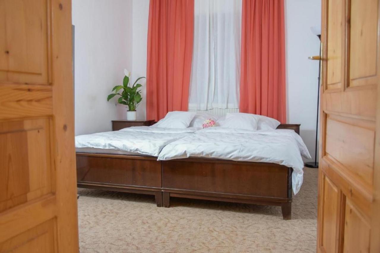 Erzsebet Vendeghaz Es Apartman Hajdúszoboszló Exteriör bild