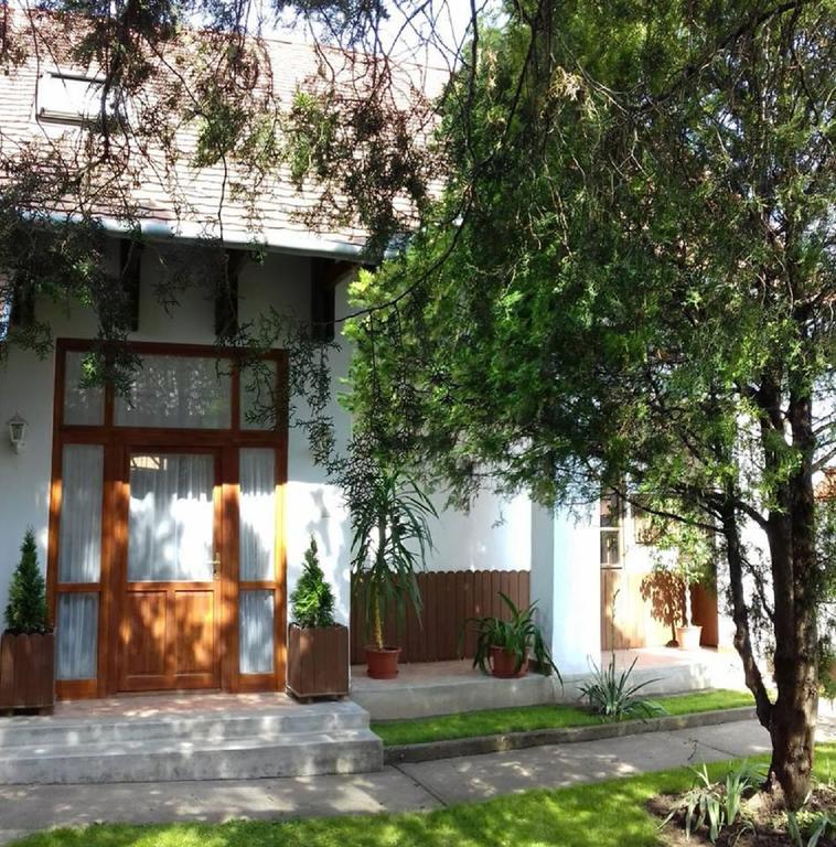 Erzsebet Vendeghaz Es Apartman Hajdúszoboszló Exteriör bild
